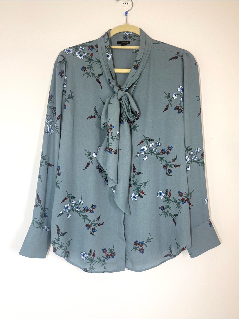 Ann Taylor Floral Tie-Neck Blouse in Sage Slate Blue Business Casual Career Wear